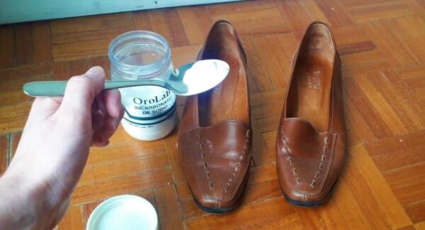 4 trucos para quitar el mal olor de los zapatos