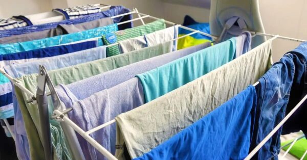 6 sencillos trucos para secar la ropa rápidamente en casa cuando llueve afuera