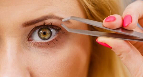 9 errores comunes que cometemos al depilar las cejas