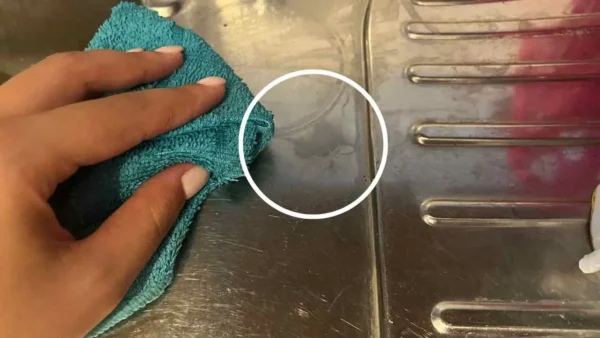 Adiós a las manchas en el acero, con este método podrás deshacerte de ellas rápidamente