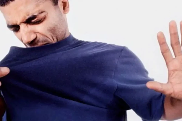Adiós al olor a sudor de la ropa: aquí está el truco que encanta a la web
