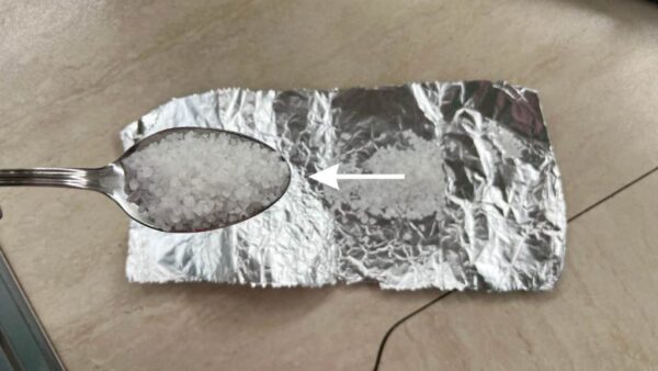 Aluminio y sal gruesa: la combinación que soluciona muchos problemas en casa