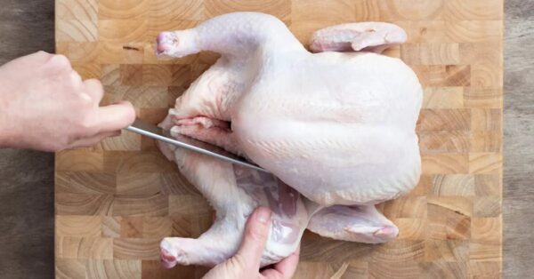 Aprende a cortar pollo con estos trucos para hacerlo fácilmente en casa