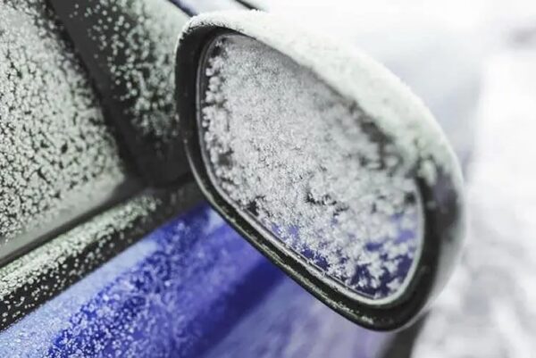 Aquí hay un truco simple que te ayudará a deshacerte de la nieve y el hielo sin esfuerzo.