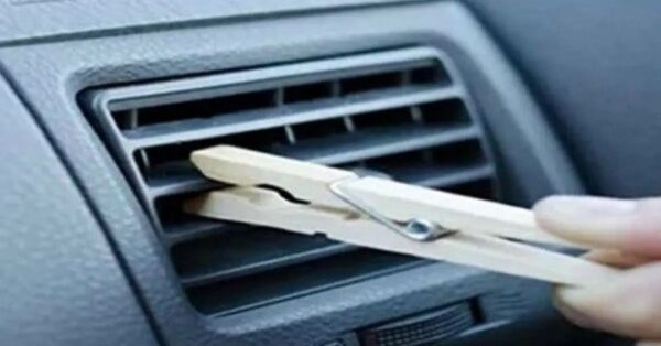 Aquí tienes un truco eficaz para deshacerte de los malos olores de tu coche