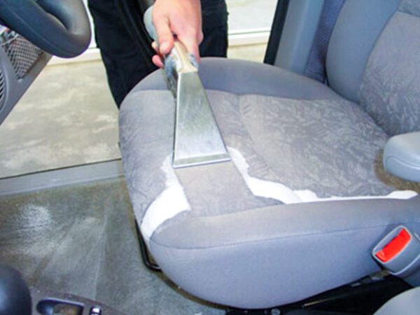 ¿Asientos de coche sucios y manchados? Con este ingrediente, vuelven a estar como nuevas en un abrir y cerrar de ojos.