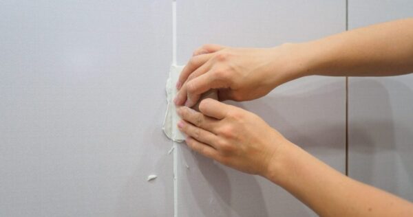 Blanquear las juntas de los azulejos del baño al instante: ¡truco muy sencillo!