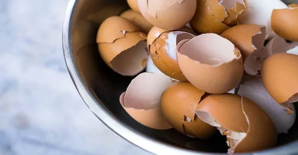 ¿Cómo blanquear la ropa con una cáscara de huevo?