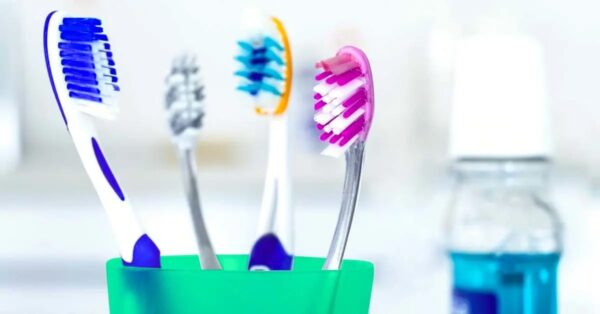 ¿Cómo desinfectar tu cepillo de dientes y eliminar las bacterias?