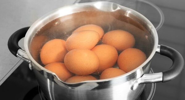 Cómo hacer un huevo duro correctamente: Trucos y consejos