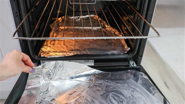 Cómo limpiar el horno en 5 minutos: adiós grasa y suciedad con el truco del aluminio