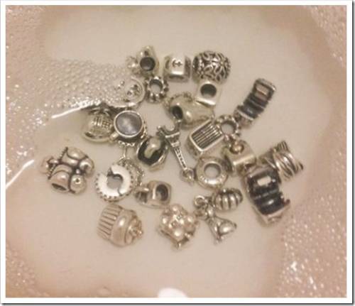 ¿Cómo limpiar los dijes y la pulsera de Pandora?