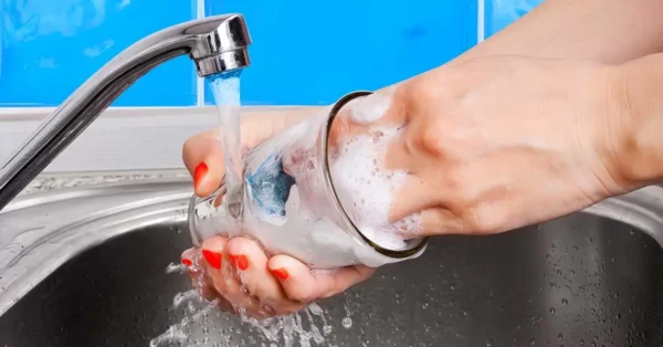 ¿Cómo limpiar tus gafas y hacerlas más brillantes?