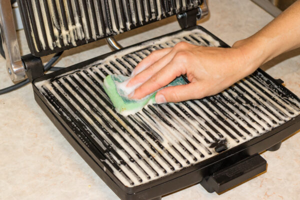 Cómo quitar las incrustaciones de la parrilla de forma rápida y sencilla