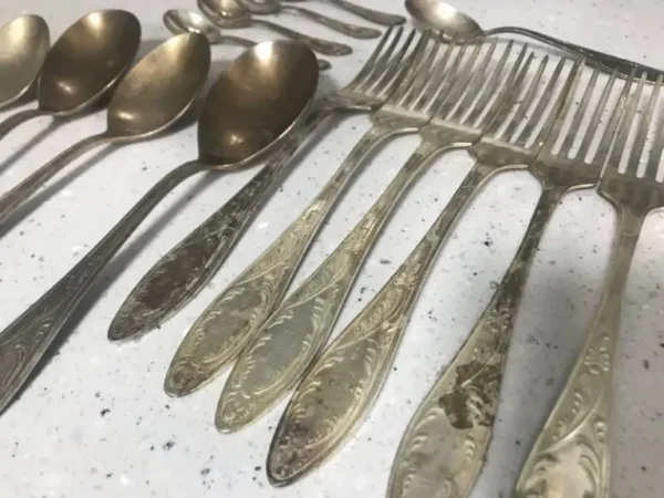 Cómo recuperar plata ennegrecida de forma rápida y natural