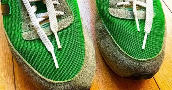 ¿Cómo reparo las etiquetas o los extremos deshilachados de los cordones?