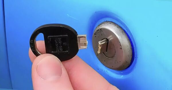 ¿Cómo sacar una llave rota de la cerradura de un coche?