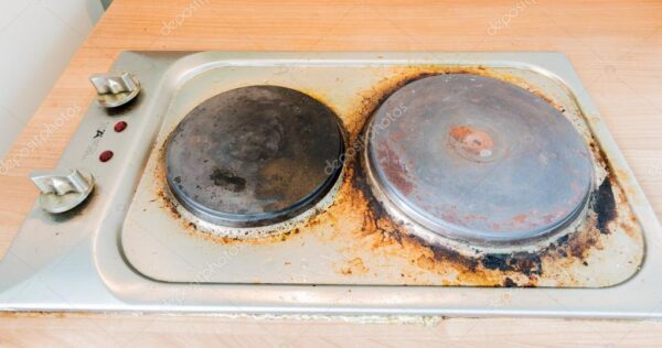 ¿Cómo se mantiene una placa constantemente limpia, brillante y libre de manchas de óxido?