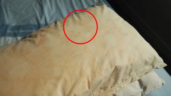 Colchones y almohadas amarillentos, cómo blanquearlos sin usar lejía