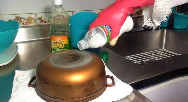 Como eliminar la grasa pegada de las sartenes