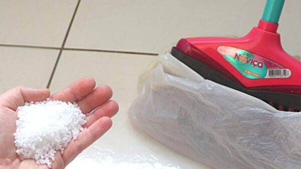 Con este truco, el suelo brillará durante días: cero manchas por casa