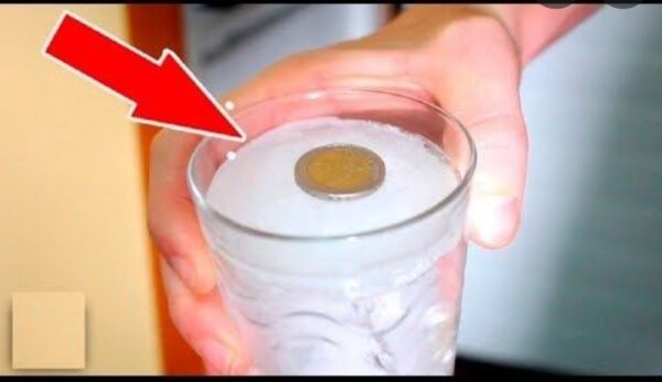 ¿Conoces el increíble truco de meter una moneda en el congelador antes de salir de casa?