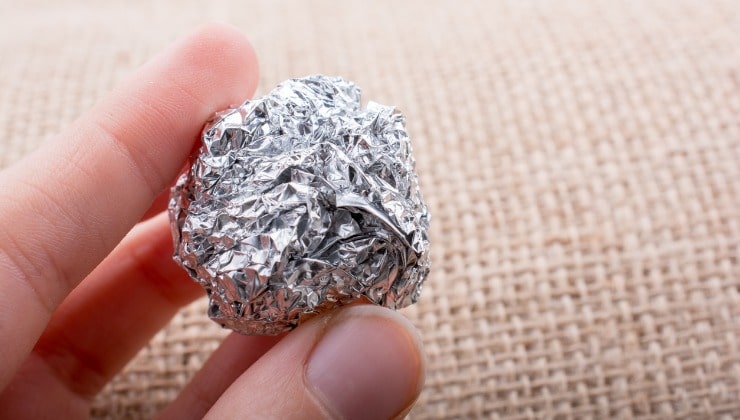 bola de papel de aluminio