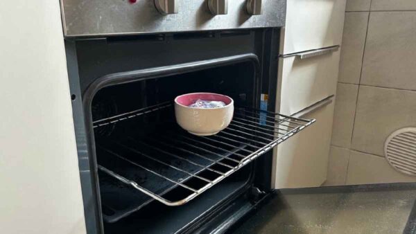 ¡Deje de fregar las rejillas y bandejas del horno! ¡Aquí tienes la forma de limpiarlas sin esfuerzo!