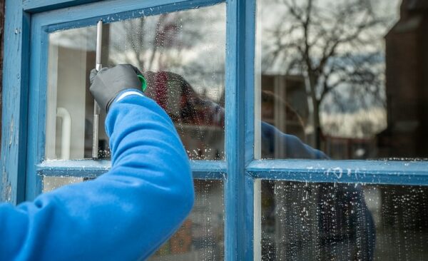 Deje este producto durante la noche. Por la mañana las ventanas estarán secas: un consejo económico contra la condensación