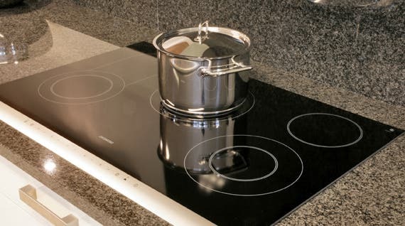 Descubre cómo limpiar tu vitrocerámica con un producto natural, económico y eficaz