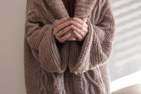 ¡Descubre este sorprendente truco para mantener tus prendas de lana en buen estado!