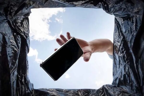 ¿Dónde se deben tirar los teléfonos celulares viejos?