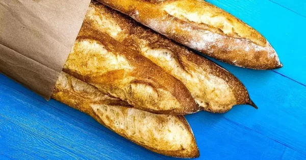 El pan se mantiene fresco y crujiente durante días con este truco de panadero