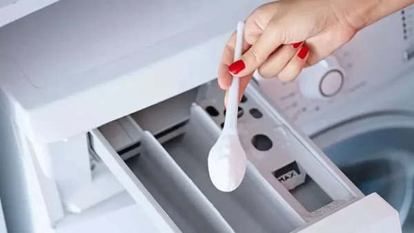 Elimina la cal de la lavadora, dos cucharadas de este ingrediente son suficientes