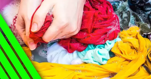 Empapa tu ropa con estos dos ingredientes: ¡volverá a estar como nueva!