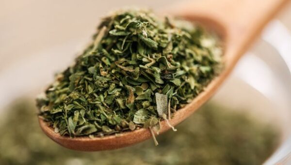 Espolvorea orégano en tus pies: qué le pasa a tu cuerpo al cabo de unos segundos