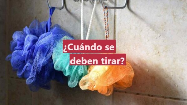Esponja de ducha, ¿cuánto tiempo después hay que tirarla? Los dermatólogos responden