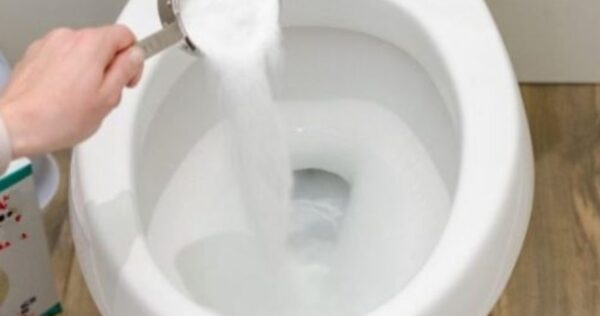 Este detergente en polvo es excelente, aparte de para lavar la ropa, ¡pruébalo en el baño! ¡Resultado sorprendente!