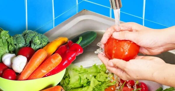 Estos alimentos no necesitan lavarse antes de cocinarlos, pero muchas personas aún cometen el error.