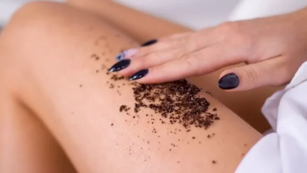 Frote café molido en sus piernas, lo que suceda a continuación podría sorprenderlo