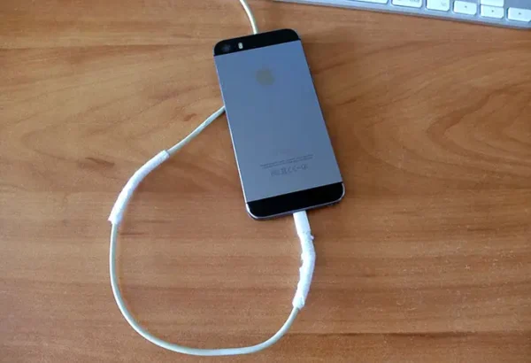 He aquí por qué los teléfonos ya no vienen con un cargador en la caja