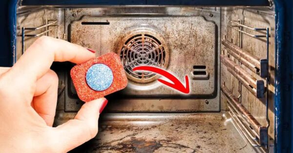 ¿Horno incrustado de suciedad? Usa el truco de la pastilla lavavajillas: volverá a estar como nuevo