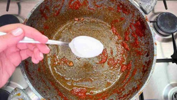 Incrustaciones y manchas en sartenes, cómo quitarlas fácilmente sin detergente