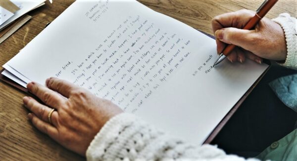 La carta viral de una madre que le pide a su hijo que no la abandone en la vejez