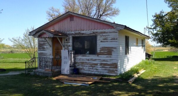 La nieta transforma la vieja y pequeña casa de su abuela en un hogar precioso