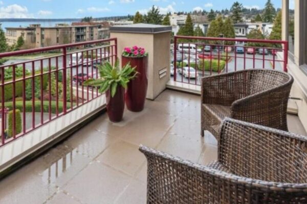 Limpiar terrazas y balcones con un truco fácil y cómodo