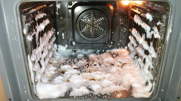 Limpieza del horno: 3 trucos efectivos para limpiarlo a fondo y eliminar la grasa
