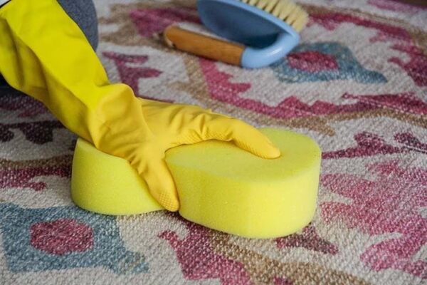 Los consejos de la abuela existen para ayudarte a eliminar eficazmente las manchas antiestéticas de tu alfombra.