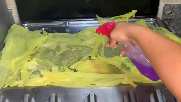 Los fogones de la cocina quedan como nuevos con la técnica del sobre: ​​cero grasas