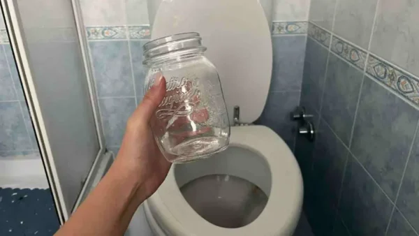 Malos olores en el baño, con el método del tarro eliminas el olor en un abrir y cerrar de ojos